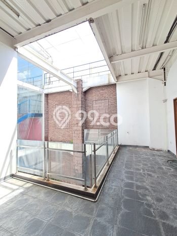 Ruko untuk Disewa di Pusat Jakarta Selatan Luas Bangunan 760m2 Ruko untuk Disewa di Pusat Jakarta Selatan Luas Bangunan 760m2