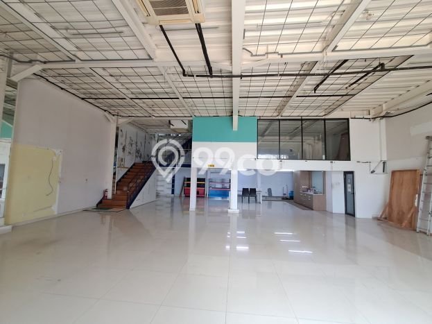 Unit Komersial disewakan di Kebayoran Lama Jakarta Selatan dengan LT 388m2 / LB 760m2 Unit Komersial disewakan di Kebayoran Lama Jakarta Selatan dengan LT 388m2 / LB 760m2