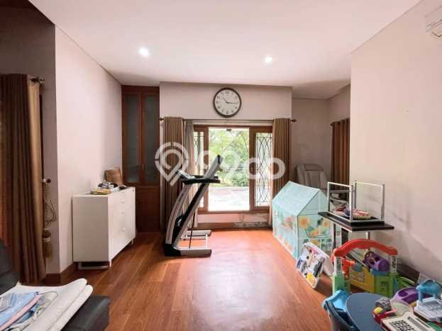 Rumah Elit LB 823m2 Siap Huni Desain Elegan di Bintaro, Tangerang Selatan Rumah Elit LB 823m2 Siap Huni Desain Elegan di Bintaro, Tangerang Selatan