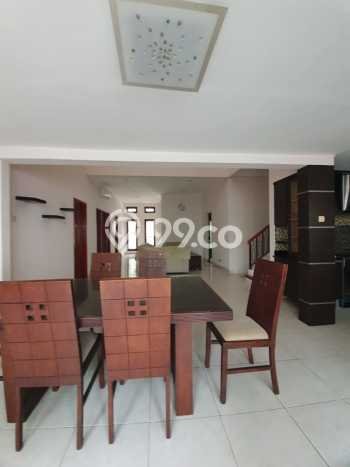 Disewakan! Rumah 5 Kamar Tidur &
5 Kamar Mandi di Bintaro, Tangerang Selatan Disewakan! Rumah 5 Kamar Tidur &
5 Kamar Mandi di Bintaro, Tangerang Selatan