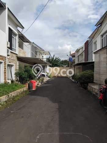 Rumah Elit Modern Tanpa Renovasi di Jatiwaringin Jakarta Timur Rumah Elit Modern Tanpa Renovasi di Jatiwaringin Jakarta Timur
