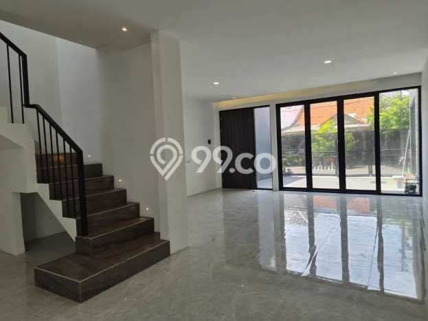 Dijual Rumah Premium dengan Fasilitas Sekitar Lengkap di Rungkut, Surabaya Dijual Rumah Premium dengan Fasilitas Sekitar Lengkap di Rungkut, Surabaya