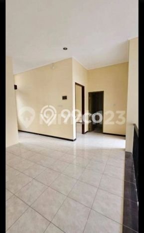 Ready to Use! Luxury House LT 144m2 Desain Modern di Pakuwon City Ready to Use! Luxury House LT 144m2 Desain Modern di Pakuwon City