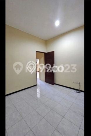 Ready to Use! Luxury House LT 144m2 Desain Modern di Pakuwon City Ready to Use! Luxury House LT 144m2 Desain Modern di Pakuwon City