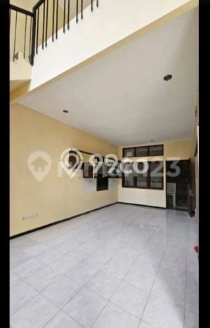 Ready to Use! Luxury House LT 144m2 Desain Modern di Pakuwon City Ready to Use! Luxury House LT 144m2 Desain Modern di Pakuwon City