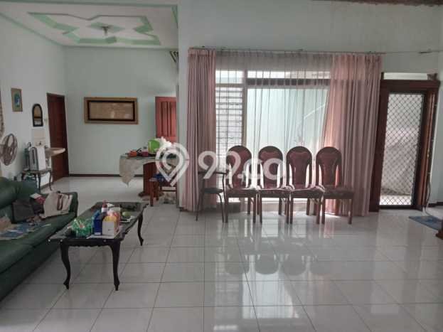 Rumah Mewah LB 220m2 Siap Pakai Desain Elegan di Manyar, Surabaya Rumah Mewah LB 220m2 Siap Pakai Desain Elegan di Manyar, Surabaya