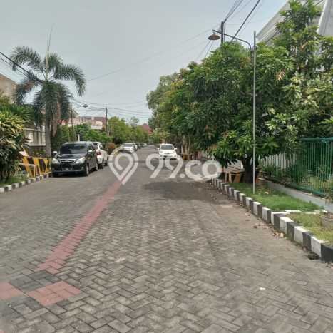 Rumah Mewah LB 220m2 Siap Pakai Desain Elegan di Manyar, Surabaya Rumah Mewah LB 220m2 Siap Pakai Desain Elegan di Manyar, Surabaya