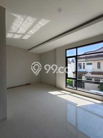 Rumah Mewah LB 300m2 Siap Pakai Desain Elegan di Semolowaru, Surabaya Rumah Mewah LB 300m2 Siap Pakai Desain Elegan di Semolowaru, Surabaya