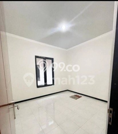 Jual Rumah Favorit Siap Huni LB 200m2 di Tenggilis Mejoyo, Surabaya Jual Rumah Favorit Siap Huni LB 200m2 di Tenggilis Mejoyo, Surabaya