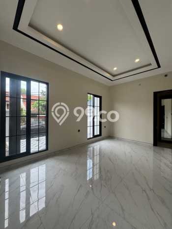 Rumah Mewah LB 210m2 Siap Huni Desain Elegan di Manyar, Surabaya Rumah Mewah LB 210m2 Siap Huni Desain Elegan di Manyar, Surabaya