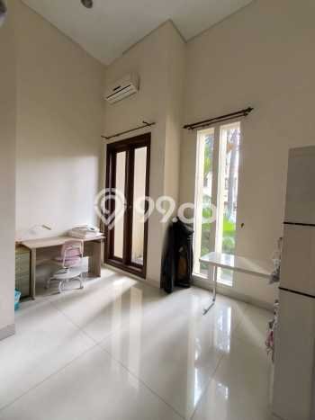 Rumah Elit Modern Tanpa Renovasi di Dharma Husada Surabaya Rumah Elit Modern Tanpa Renovasi di Dharma Husada Surabaya