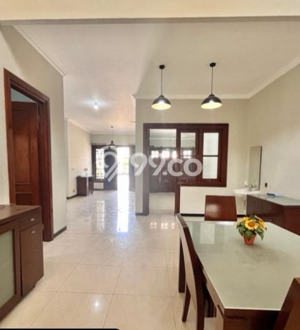 Hunian Mewah LB 240m2 Siap Pakai Desain Elegan di Jemursari, Surabaya Hunian Mewah LB 240m2 Siap Pakai Desain Elegan di Jemursari, Surabaya