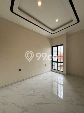 Rumah Mewah LB 210m2 Siap Huni Desain Elegan di Manyar, Surabaya Rumah Mewah LB 210m2 Siap Huni Desain Elegan di Manyar, Surabaya