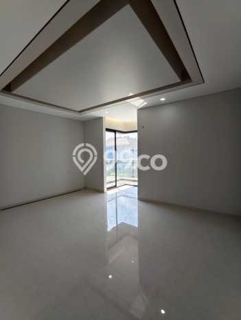 Rumah Mewah LB 300m2 Siap Pakai Desain Elegan di Semolowaru, Surabaya Rumah Mewah LB 300m2 Siap Pakai Desain Elegan di Semolowaru, Surabaya