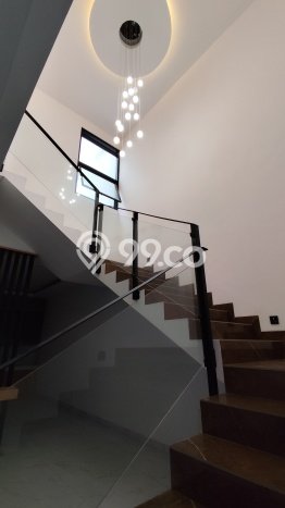 Rumah Elit LB 230m2 Siap Pakai Desain Elegan di Taman Kopo Indah, Bandung Rumah Elit LB 230m2 Siap Pakai Desain Elegan di Taman Kopo Indah, Bandung