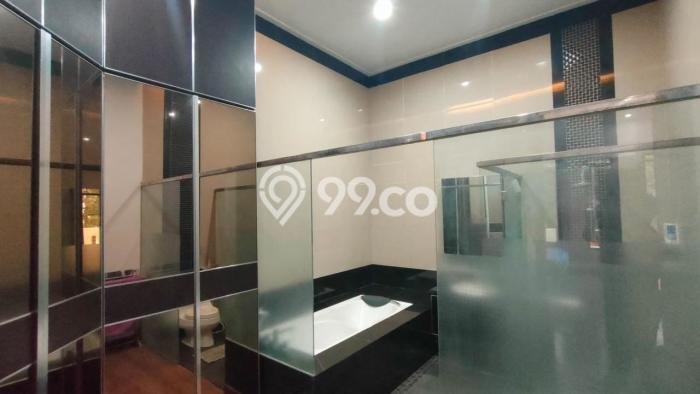 Rumah Elit LB 450m2 Siap Huni Desain Elegan di Setra Duta, Bandung Rumah Elit LB 450m2 Siap Huni Desain Elegan di Setra Duta, Bandung