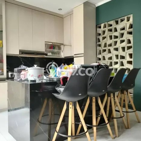 Properti Nyaman 5 KT Luas Tanah 161m² di Ciputat, Tangerang Selatan Properti Nyaman 5 KT Luas Tanah 161m² di Ciputat, Tangerang Selatan