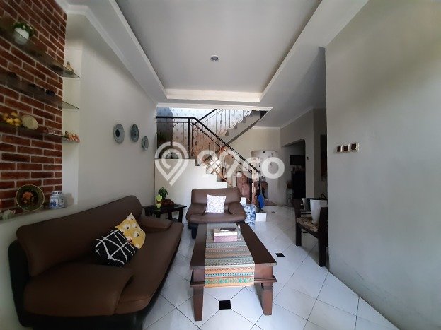 KESEMPATAN EMAS! Rumah di Bintaro, Tangerang Selatan, Luas 140m² Bangunan 170m² KESEMPATAN EMAS! Rumah di Bintaro, Tangerang Selatan, Luas 140m² Bangunan 170m²