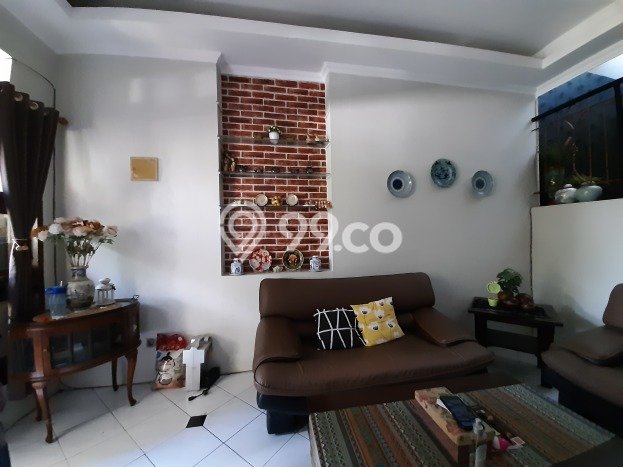 KESEMPATAN EMAS! Rumah di Bintaro, Tangerang Selatan, Luas 140m² Bangunan 170m² KESEMPATAN EMAS! Rumah di Bintaro, Tangerang Selatan, Luas 140m² Bangunan 170m²