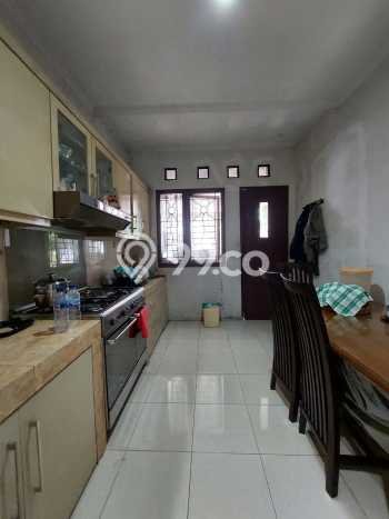 For Sale Hunian Rumah Nyaman 3 KT di Bintaro, Tangerang Selatan For Sale Hunian Rumah Nyaman 3 KT di Bintaro, Tangerang Selatan