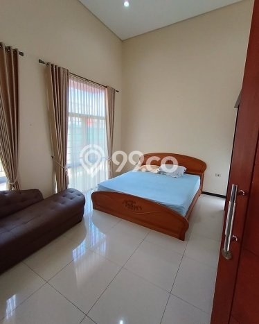 Hunian Elit LB 300m2 Siap Huni Desain Elegan di Bintaro, Tangerang Selatan Hunian Elit LB 300m2 Siap Huni Desain Elegan di Bintaro, Tangerang Selatan