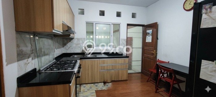 Hunian Mewah LB 350m2 Siap Pakai Desain Elegan di Bintaro, Tangerang Selatan Hunian Mewah LB 350m2 Siap Pakai Desain Elegan di Bintaro, Tangerang Selatan