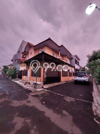 Rumah Modern 4 KT di Jombang Tangerang Semi Furnished Rumah Modern 4 KT di Jombang Tangerang Semi Furnished