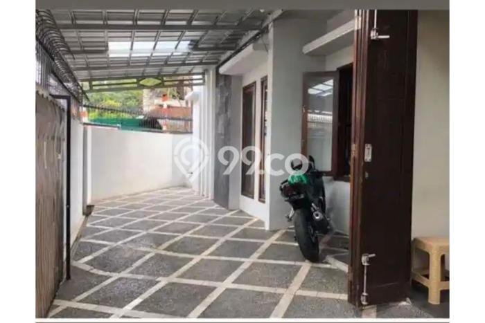 Rumah sewa siap pakai 4 Kamar Tidur di Blok M, Jakarta Selatan Rumah sewa siap pakai 4 Kamar Tidur di Blok M, Jakarta Selatan