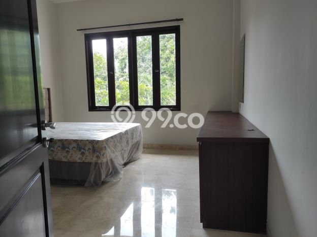 Rumah Kondisi Baik Disewakan di Senayan, Jakarta Selatan LT 965m2, LB 800m2 Rumah Kondisi Baik Disewakan di Senayan, Jakarta Selatan LT 965m2, LB 800m2