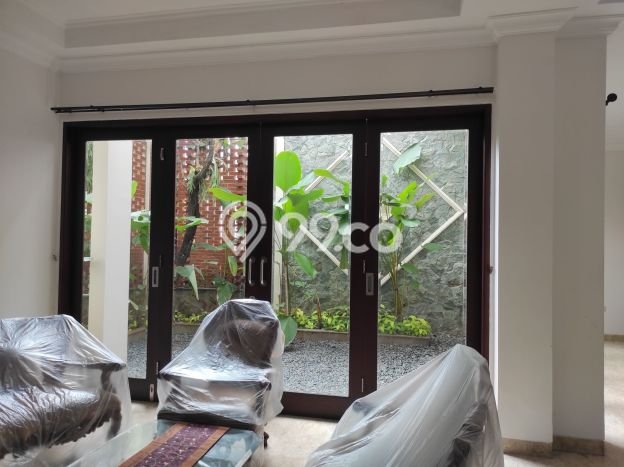 Rumah Kondisi Baik Disewakan di Senayan, Jakarta Selatan LT 965m2, LB 800m2 Rumah Kondisi Baik Disewakan di Senayan, Jakarta Selatan LT 965m2, LB 800m2