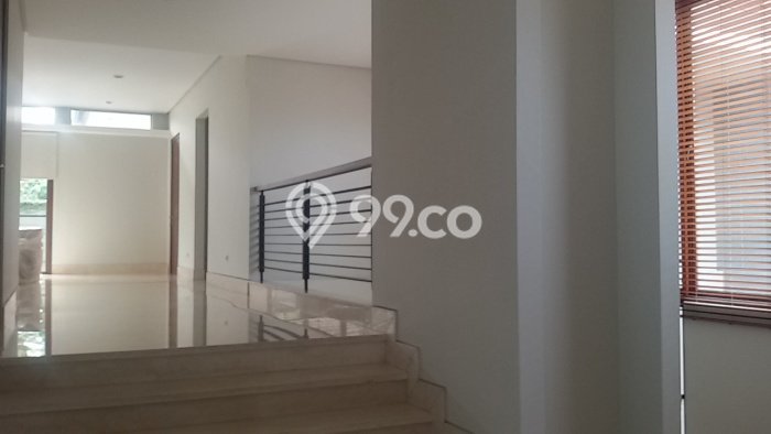 Rumah Kondisi Baik Disewakan di Pondok Indah, Jakarta Selatan LT 585m2, LB 750m2 Rumah Kondisi Baik Disewakan di Pondok Indah, Jakarta Selatan LT 585m2, LB 750m2