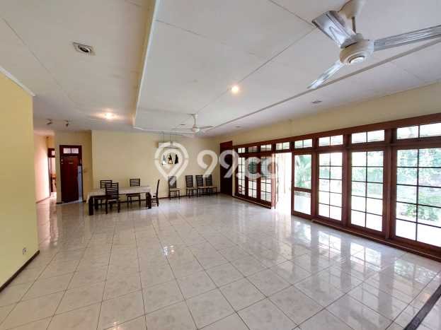Ready to Use! Luxury House LT 942m2 Desain Modern di Kemang Ready to Use! Luxury House LT 942m2 Desain Modern di Kemang