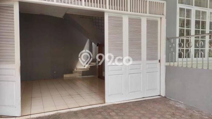 HUNIAN PILIHAN! Rumah di Kebayoran Baru, 3 KT, Area Strategis, LT 302m² LB 225m² HUNIAN PILIHAN! Rumah di Kebayoran Baru, 3 KT, Area Strategis, LT 302m² LB 225m²