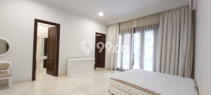 Sewa Rumah Strategis LT 600m2 / LB 500m2 di Pondok Indah, Jakarta Selatan Sewa Rumah Strategis LT 600m2 / LB 500m2 di Pondok Indah, Jakarta Selatan