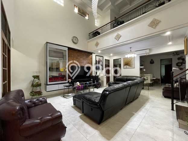 Rumah Elit Modern Tanpa Renovasi di Joglo Jakarta Barat Rumah Elit Modern Tanpa Renovasi di Joglo Jakarta Barat