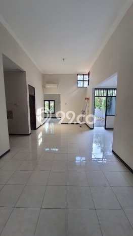 Rumah Asri di Citraland, 2 KM, LT 210m2m² Bangunan 200m2m² Rumah Asri di Citraland, 2 KM, LT 210m2m² Bangunan 200m2m²