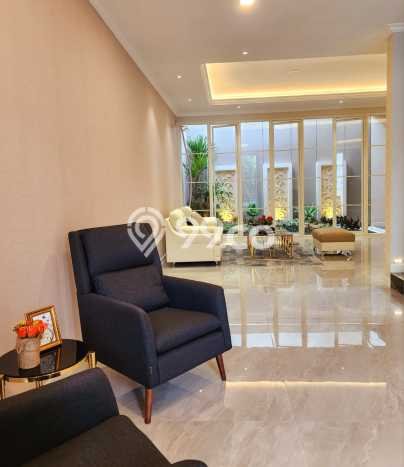 Rumah Elit LB 280m2 Siap Huni Desain Elegan di Pakuwon Indah, Surabaya Rumah Elit LB 280m2 Siap Huni Desain Elegan di Pakuwon Indah, Surabaya