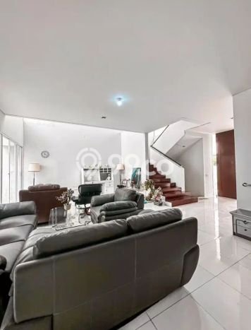 Rumah Elit Modern Siap Huni di Graha Surabaya Rumah Elit Modern Siap Huni di Graha Surabaya