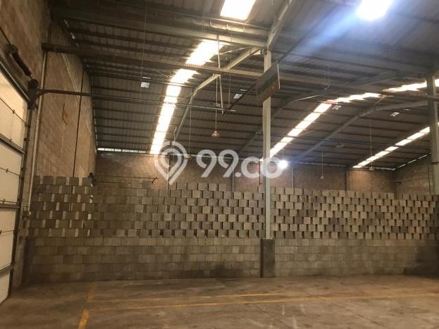 LOKASI PREMIUM! Gudang di Tangerang Kota, Luas 3200m², Area Niaga LOKASI PREMIUM! Gudang di Tangerang Kota, Luas 3200m², Area Niaga