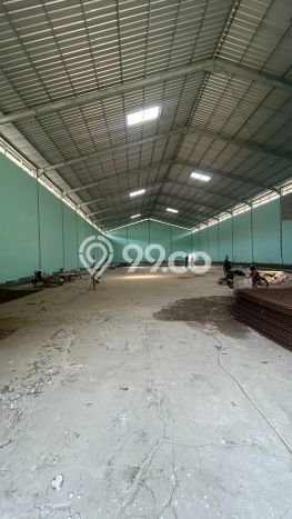 LOKASI BISNIS! Gudang Disewakan di , Luas 1800m2m², Area Utama LOKASI BISNIS! Gudang Disewakan di , Luas 1800m2m², Area Utama