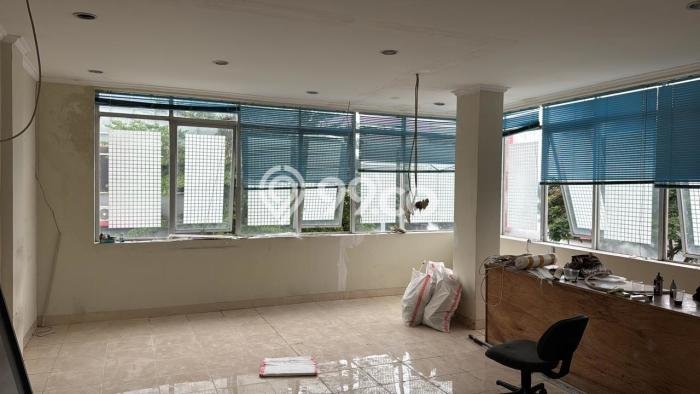 Ruko Bagus Dijual LB 220m2 Lokasi Strategis Jakarta Barat Area Cocok untuk Bisnis Ruko Bagus Dijual LB 220m2 Lokasi Strategis Jakarta Barat Area Cocok untuk Bisnis