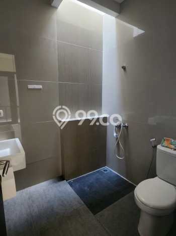 Lokasi strategis! Rumah siap pakai disewakan di Tangerang LB 250m2 Lokasi strategis! Rumah siap pakai disewakan di Tangerang LB 250m2