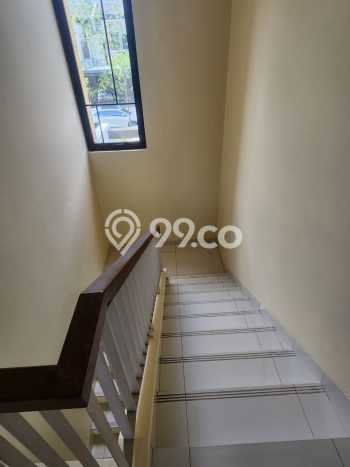 Lokasi strategis! Rumah siap pakai disewakan di Tangerang LB 250m2 Lokasi strategis! Rumah siap pakai disewakan di Tangerang LB 250m2
