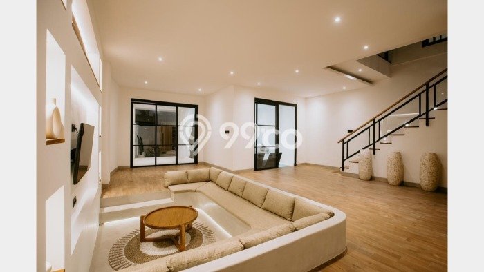 LOKASI STRATEGIS! Vila Kawasan , Luas 200m2m², Lokasi Strategis LOKASI STRATEGIS! Vila Kawasan , Luas 200m2m², Lokasi Strategis