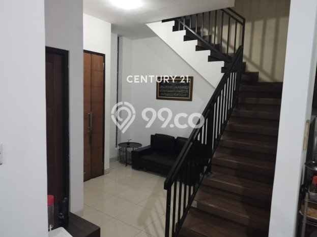 Dijual Rumah Luas Elegan Dengan View Eksklusif di Pulomas, Jakarta Timur Dijual Rumah Luas Elegan Dengan View Eksklusif di Pulomas, Jakarta Timur