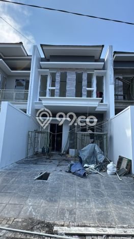 Rumah Luas Asri 3 KT Siap Pakai di Jemursari Surabaya Rumah Luas Asri 3 KT Siap Pakai di Jemursari Surabaya