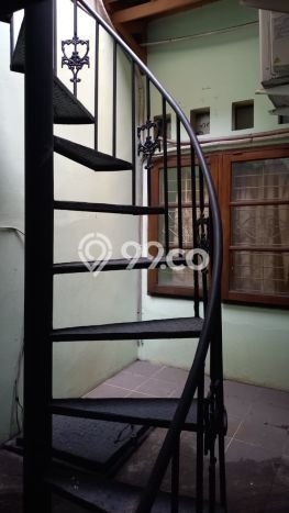 Hunian Elit LB 150m2 Siap Pakai Desain Elegan di Bintaro, Tangerang Selatan Hunian Elit LB 150m2 Siap Pakai Desain Elegan di Bintaro, Tangerang Selatan