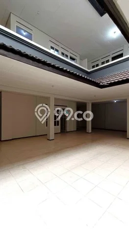 Rumah Lingkungan Nyaman kawasan Klojen, Malang, LT 304m2m² Bangunan 400m2m² Rumah Lingkungan Nyaman kawasan Klojen, Malang, LT 304m2m² Bangunan 400m2m²