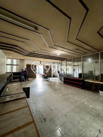 INVESTASI CERDAS! Ruko di Klojen, Luas 110m2m², Pusat Komersial INVESTASI CERDAS! Ruko di Klojen, Luas 110m2m², Pusat Komersial