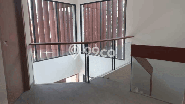 Disewakan Rumah Murah di BSD City Tangerang dengan 4 Kamar Tidur Disewakan Rumah Murah di BSD City Tangerang dengan 4 Kamar Tidur